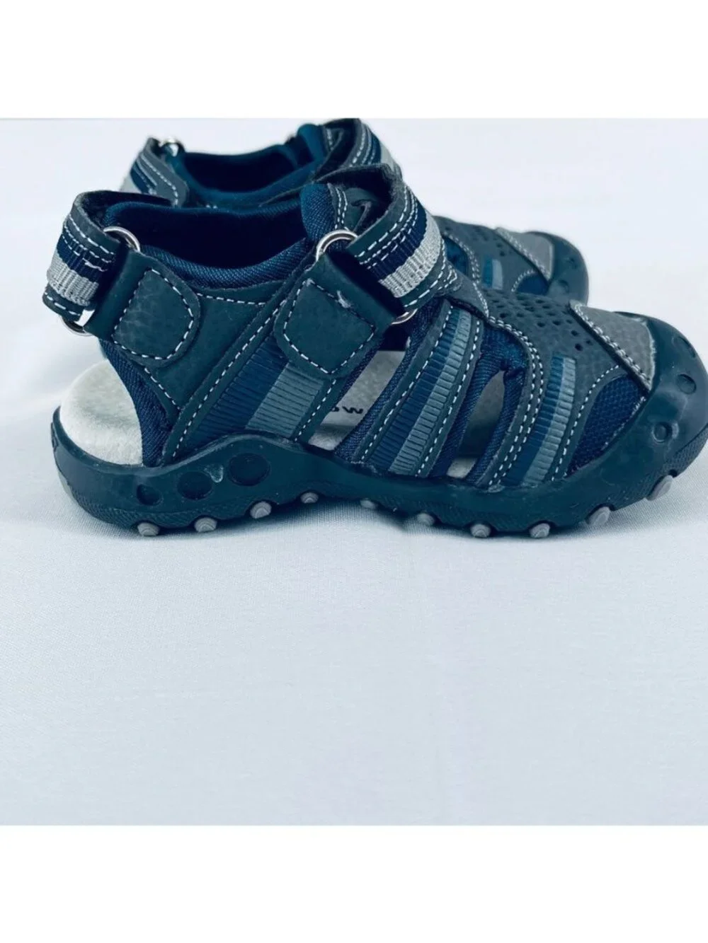 Apakowa Kids Boys Sandals Size 21 Athletic Double Strap Closed-Toe Beach Sandals